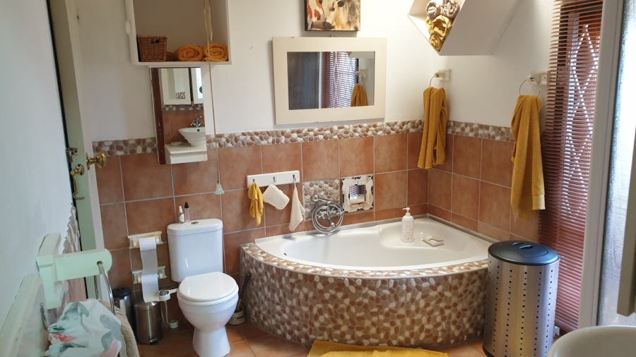 5 Bedroom Property for Sale in Eldoraigne Gauteng