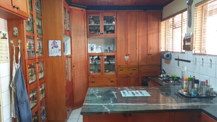 5 Bedroom Property for Sale in Eldoraigne Gauteng