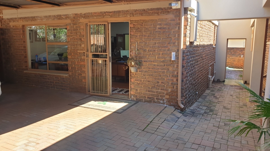 5 Bedroom Property for Sale in Eldoraigne Gauteng