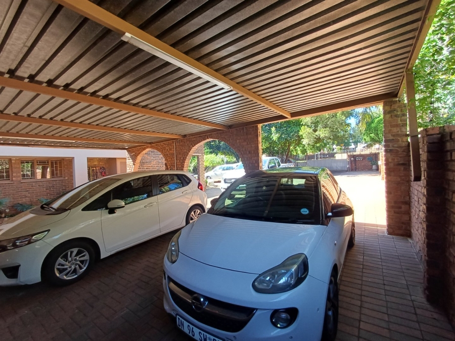 5 Bedroom Property for Sale in Eldoraigne Gauteng