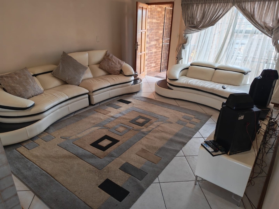 2 Bedroom Property for Sale in Liefde en Vrede Gauteng