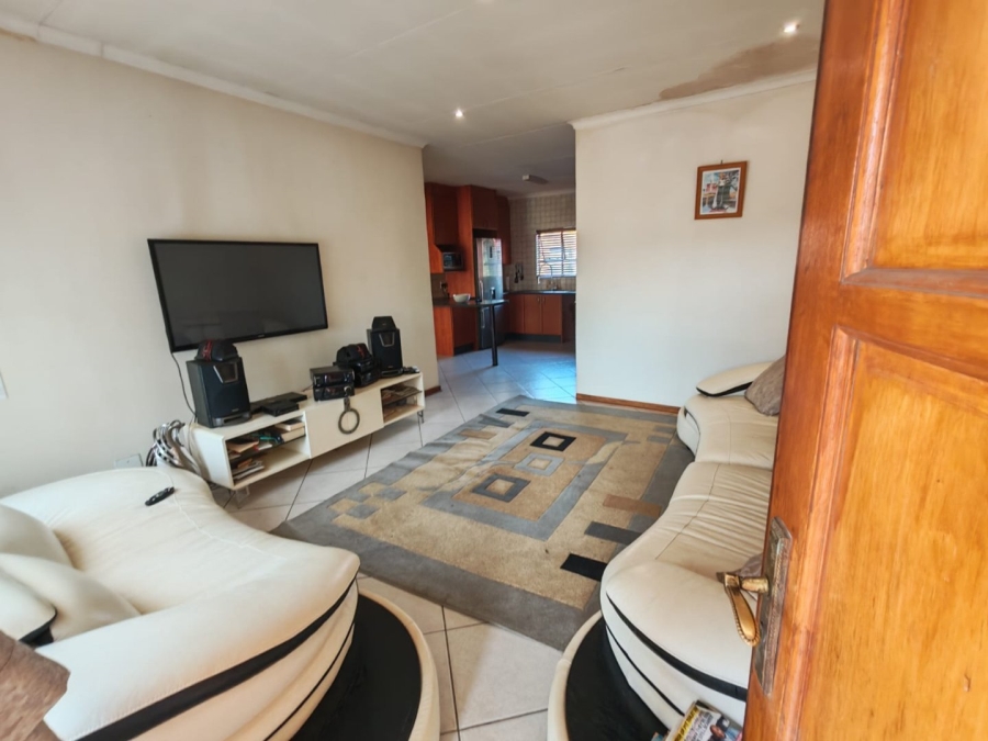 2 Bedroom Property for Sale in Liefde en Vrede Gauteng
