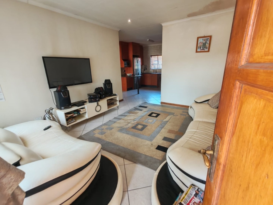 2 Bedroom Property for Sale in Liefde en Vrede Gauteng