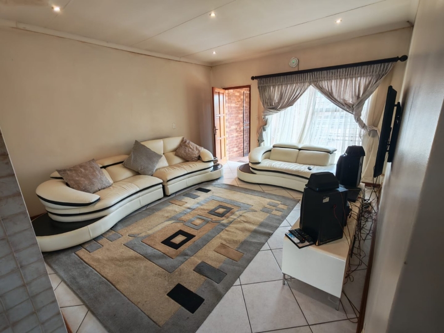 2 Bedroom Property for Sale in Liefde en Vrede Gauteng