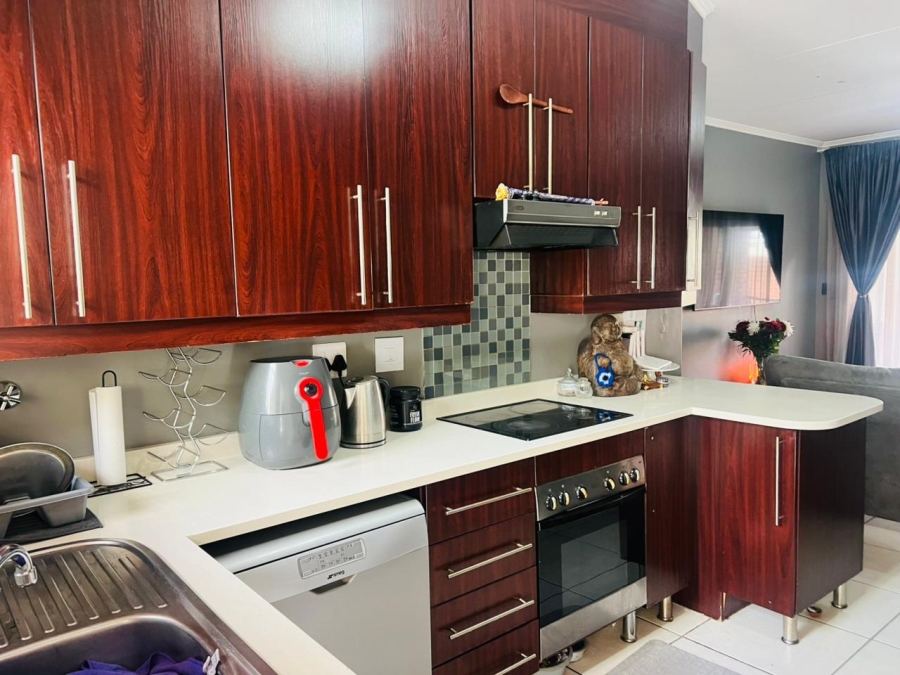 2 Bedroom Property for Sale in Greenstone Hill Gauteng