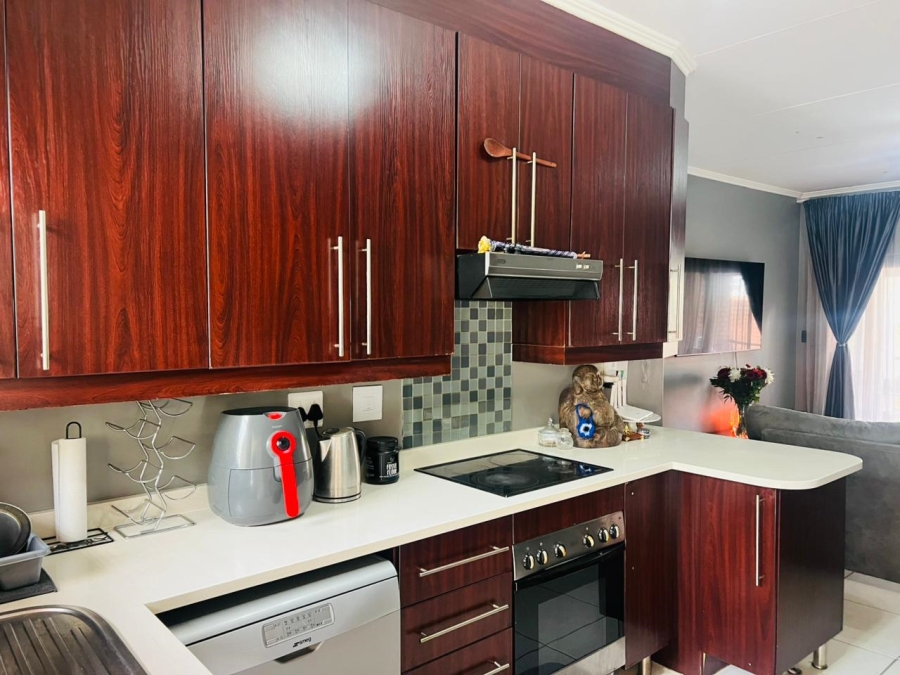 2 Bedroom Property for Sale in Greenstone Hill Gauteng