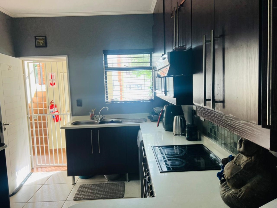 2 Bedroom Property for Sale in Greenstone Hill Gauteng