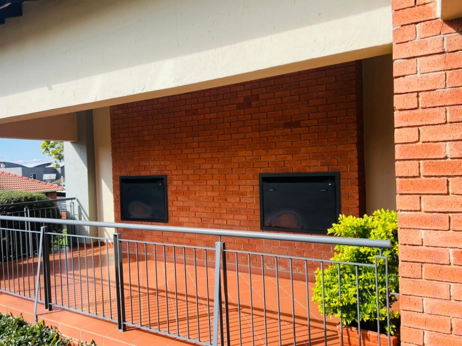 2 Bedroom Property for Sale in Greenstone Hill Gauteng
