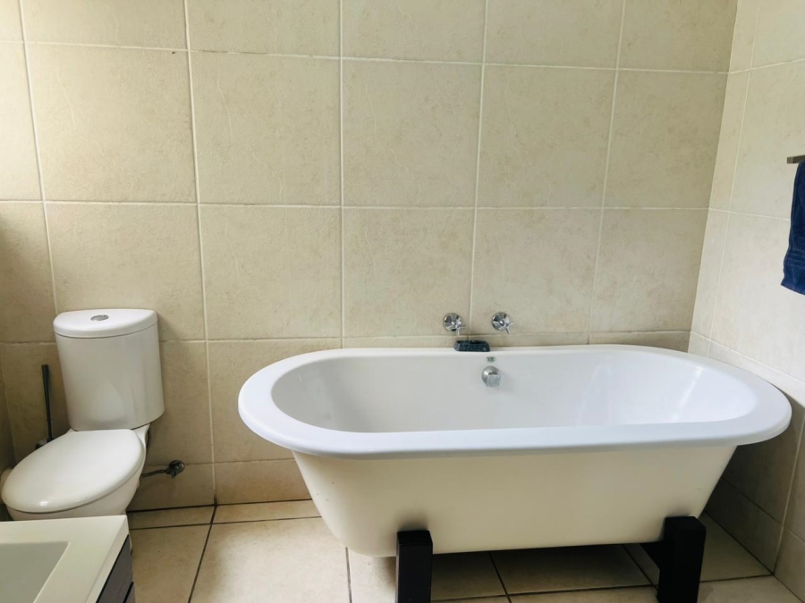 2 Bedroom Property for Sale in Greenstone Hill Gauteng