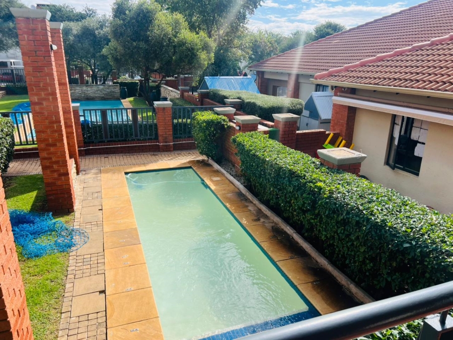 2 Bedroom Property for Sale in Greenstone Hill Gauteng