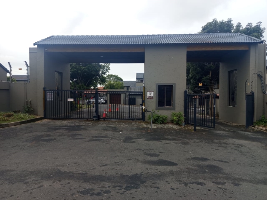 2 Bedroom Property for Sale in Noordwyk Gauteng