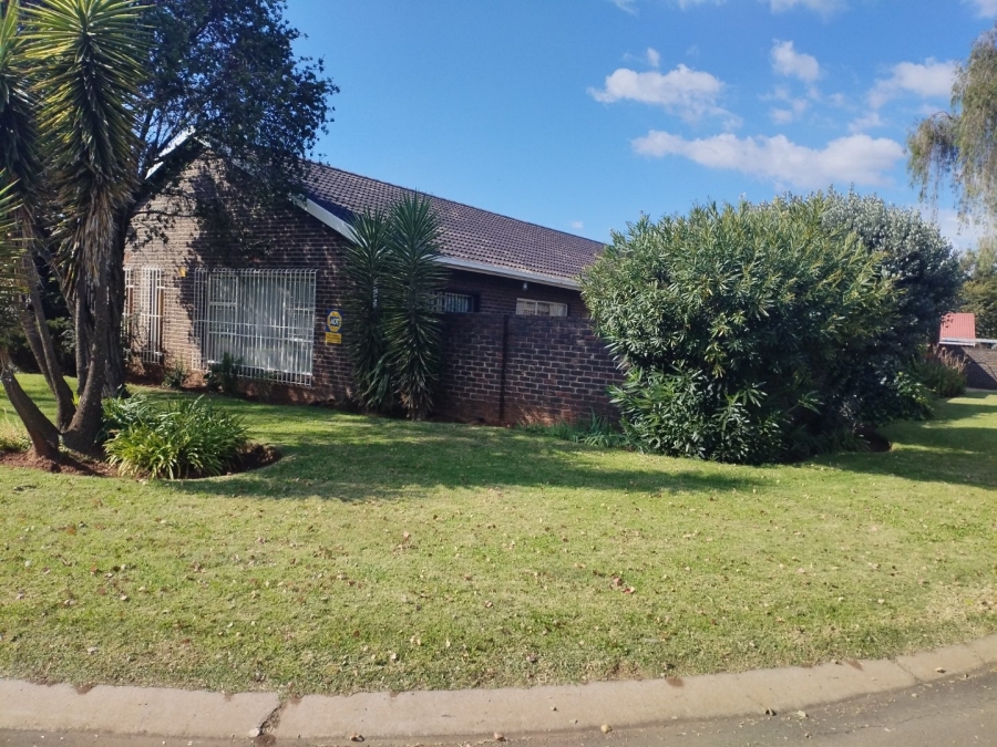 4 Bedroom Property for Sale in Petersfield Gauteng