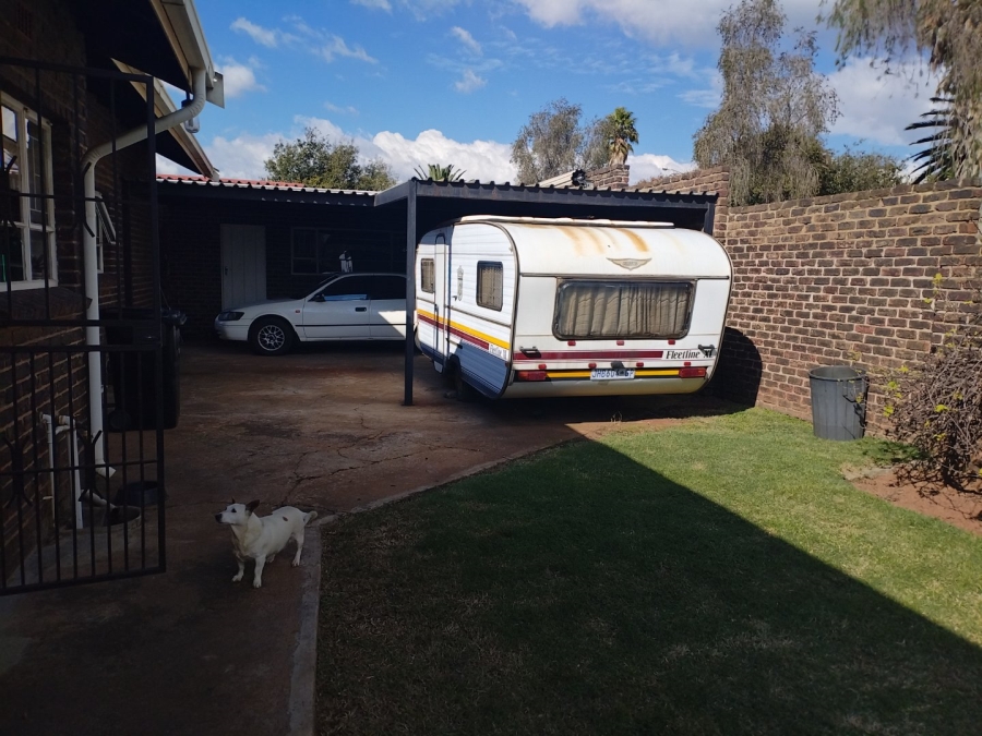4 Bedroom Property for Sale in Petersfield Gauteng