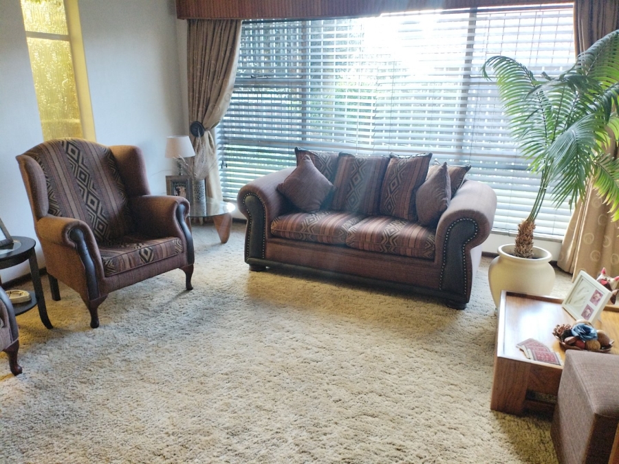 4 Bedroom Property for Sale in Petersfield Gauteng