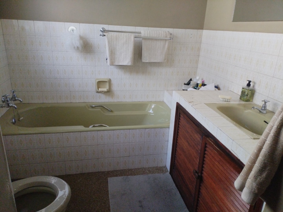 4 Bedroom Property for Sale in Petersfield Gauteng