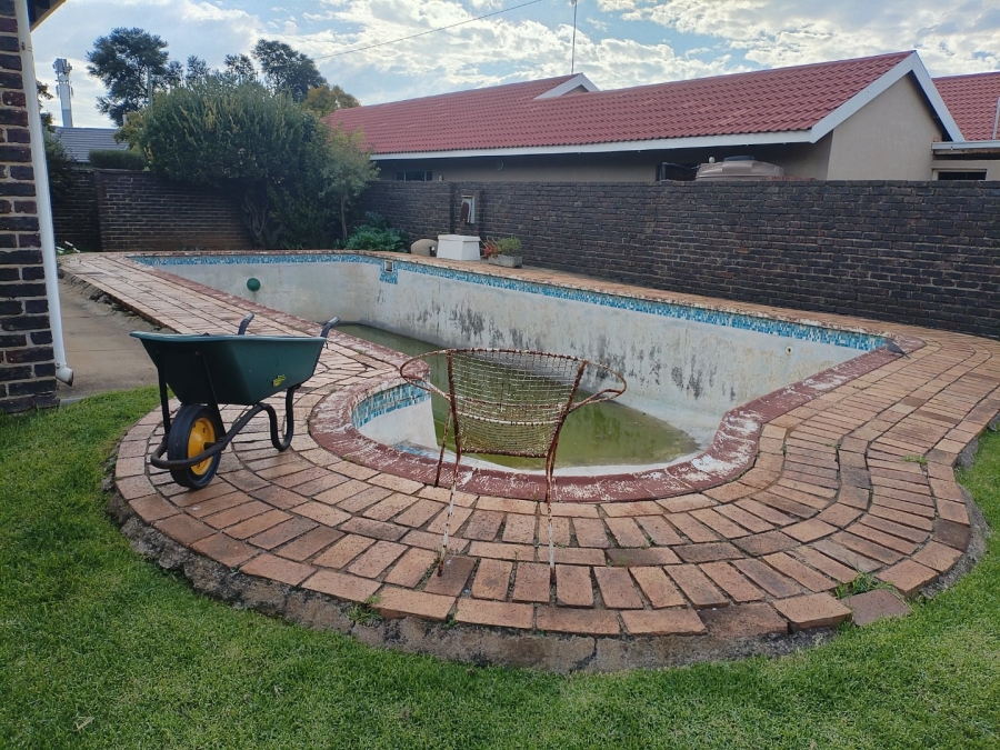 4 Bedroom Property for Sale in Petersfield Gauteng