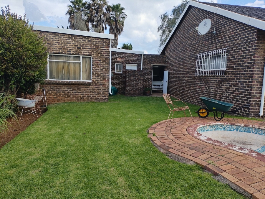 4 Bedroom Property for Sale in Petersfield Gauteng