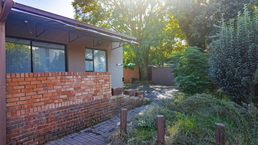 Commercial Property for Sale in Saxonwold Gauteng