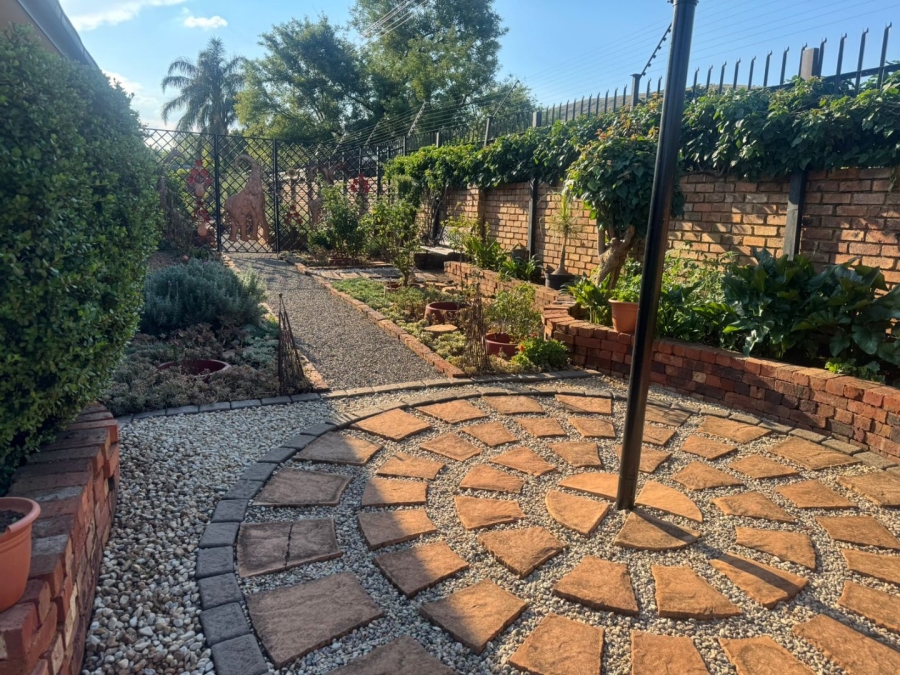  Bedroom Property for Sale in Mountain View Gauteng