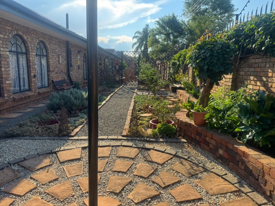  Bedroom Property for Sale in Mountain View Gauteng