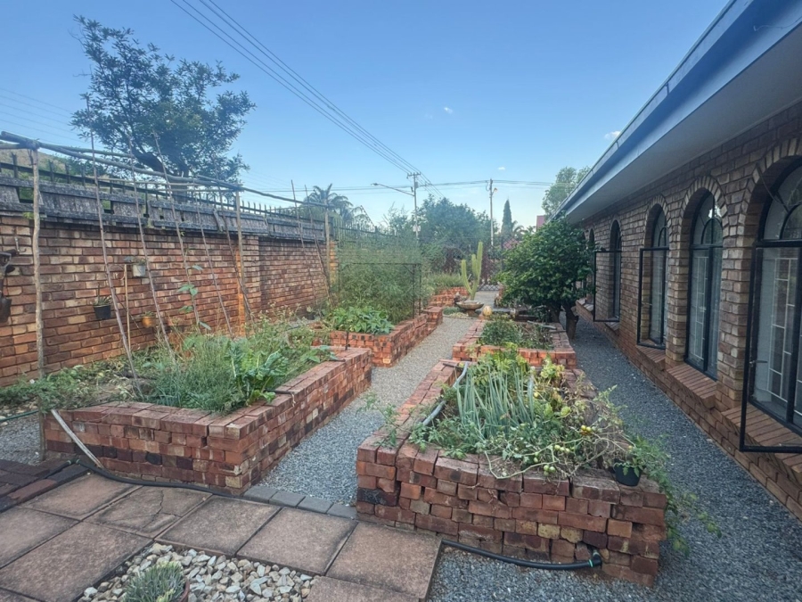  Bedroom Property for Sale in Mountain View Gauteng