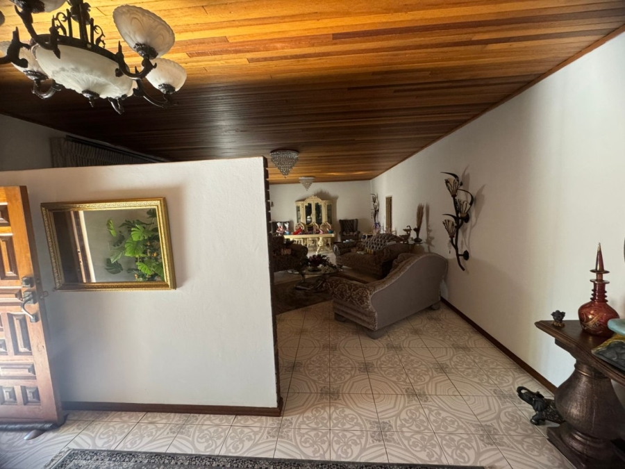  Bedroom Property for Sale in Mountain View Gauteng