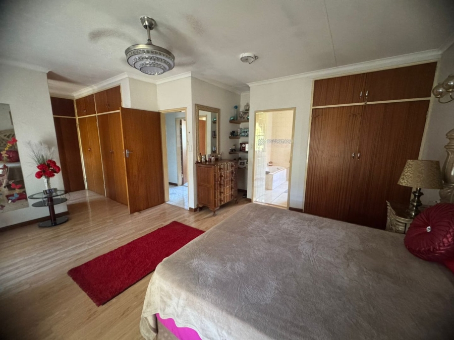  Bedroom Property for Sale in Mountain View Gauteng