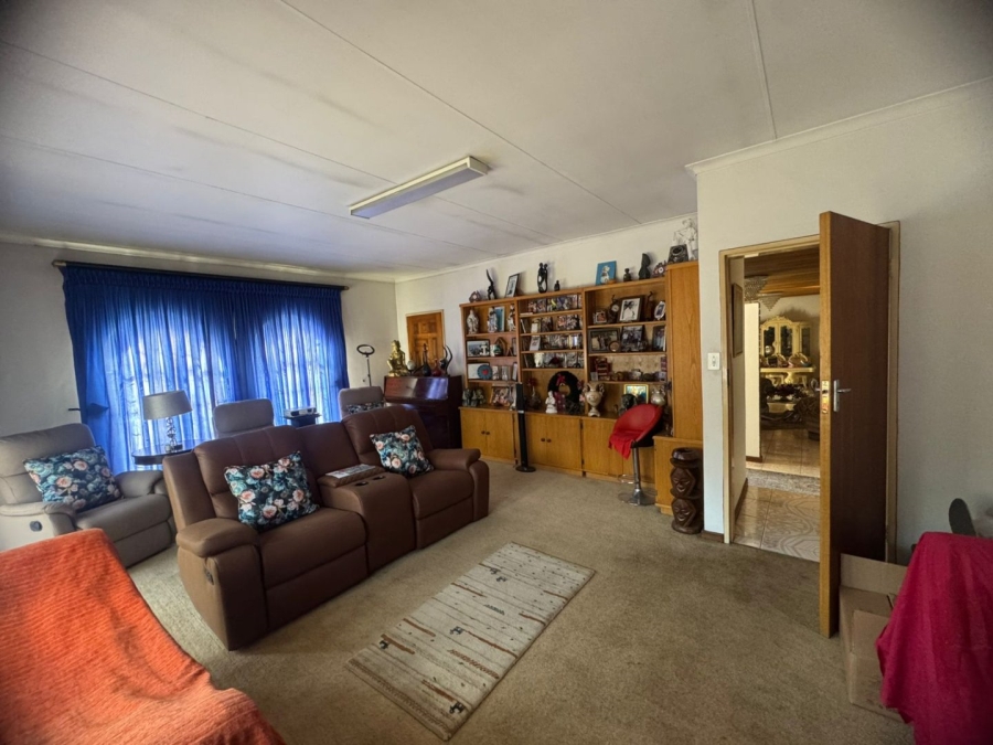  Bedroom Property for Sale in Mountain View Gauteng