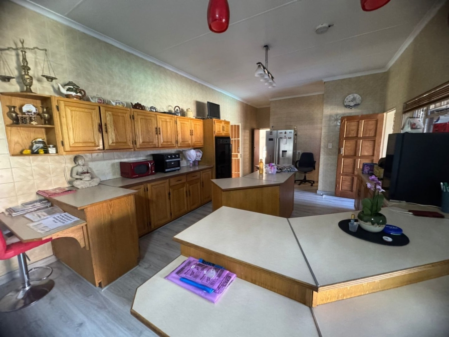  Bedroom Property for Sale in Mountain View Gauteng