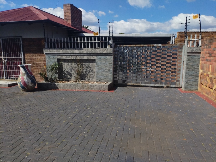 4 Bedroom Property for Sale in Petersfield Gauteng