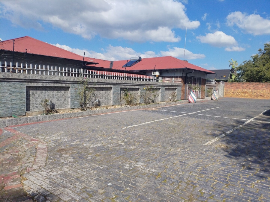 4 Bedroom Property for Sale in Petersfield Gauteng