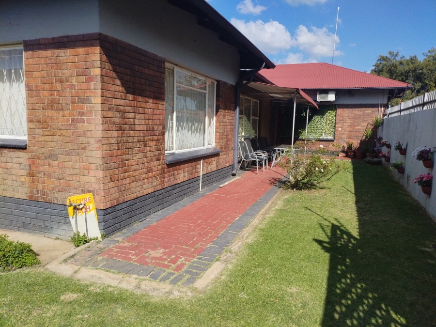4 Bedroom Property for Sale in Petersfield Gauteng
