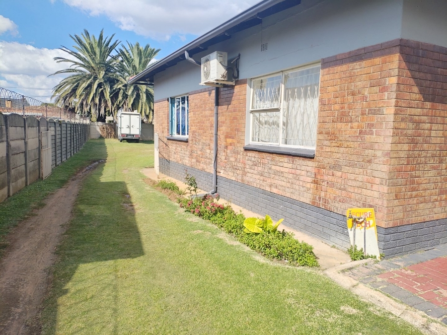 4 Bedroom Property for Sale in Petersfield Gauteng