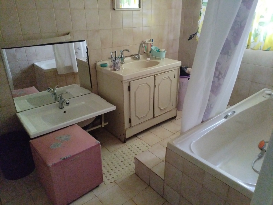4 Bedroom Property for Sale in Petersfield Gauteng