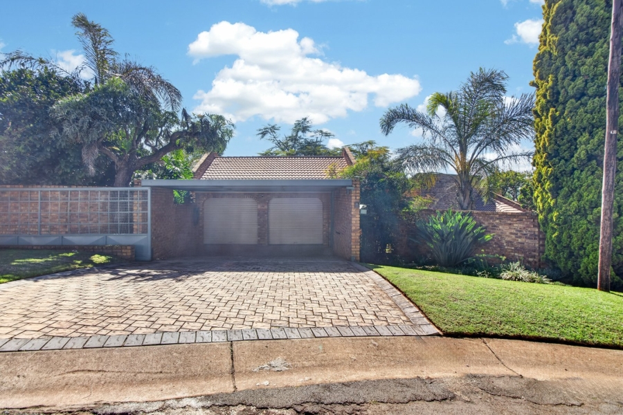 5 Bedroom Property for Sale in Roodekrans Gauteng