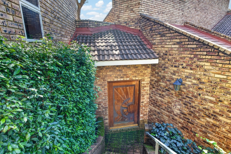 5 Bedroom Property for Sale in Roodekrans Gauteng