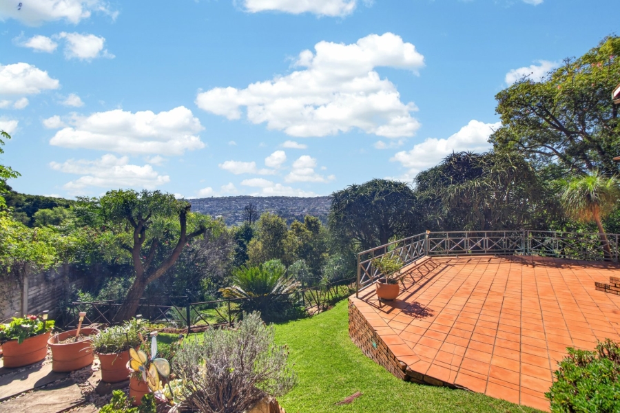 5 Bedroom Property for Sale in Roodekrans Gauteng