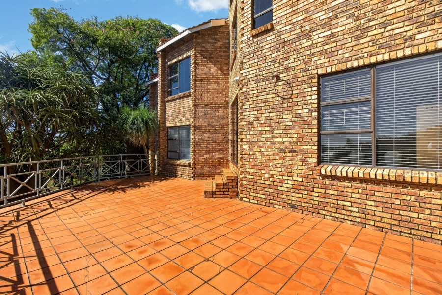5 Bedroom Property for Sale in Roodekrans Gauteng