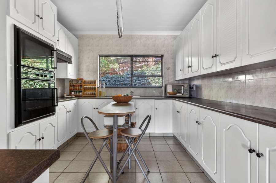 5 Bedroom Property for Sale in Roodekrans Gauteng