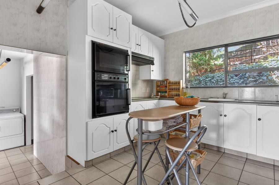 5 Bedroom Property for Sale in Roodekrans Gauteng