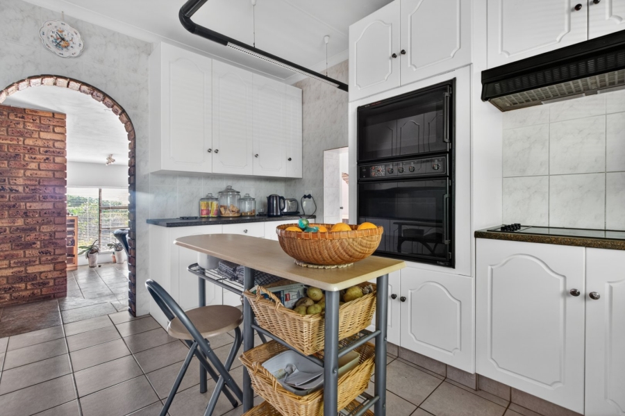 5 Bedroom Property for Sale in Roodekrans Gauteng