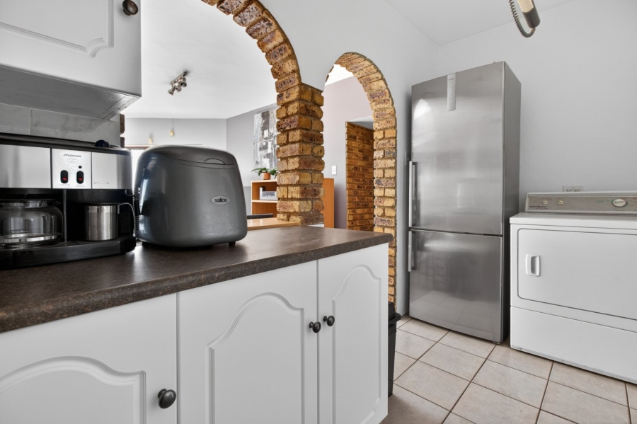 5 Bedroom Property for Sale in Roodekrans Gauteng