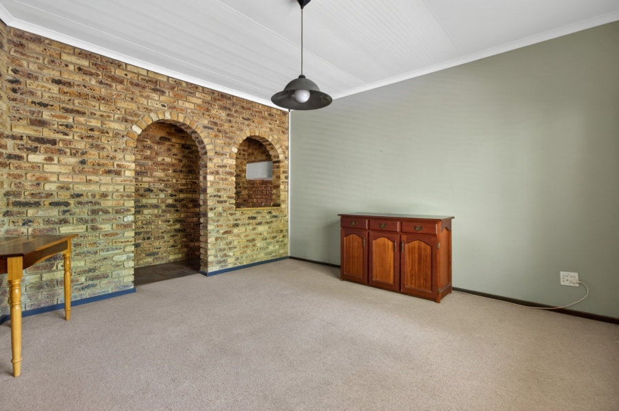 5 Bedroom Property for Sale in Roodekrans Gauteng