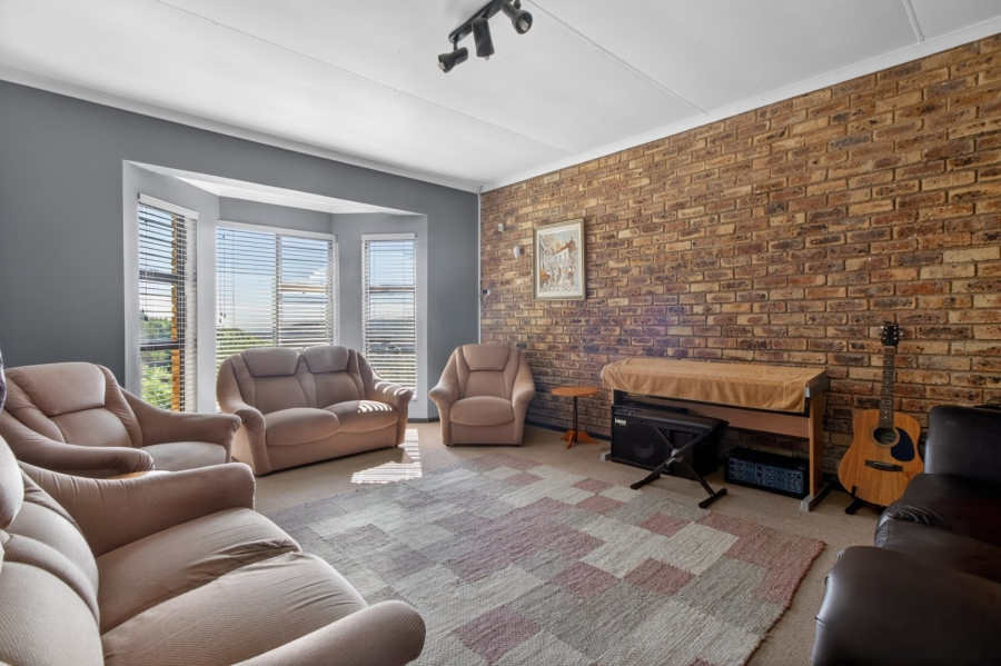 5 Bedroom Property for Sale in Roodekrans Gauteng