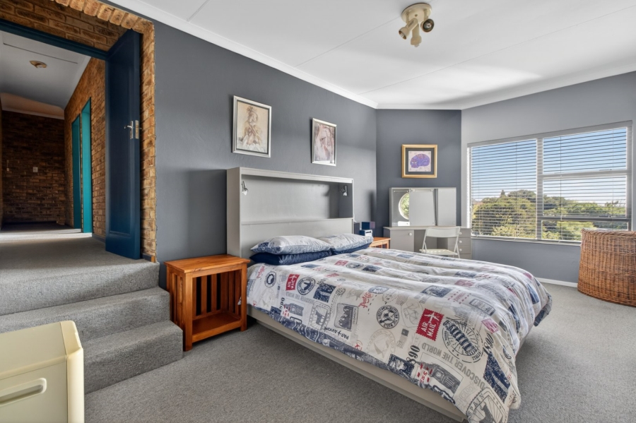5 Bedroom Property for Sale in Roodekrans Gauteng