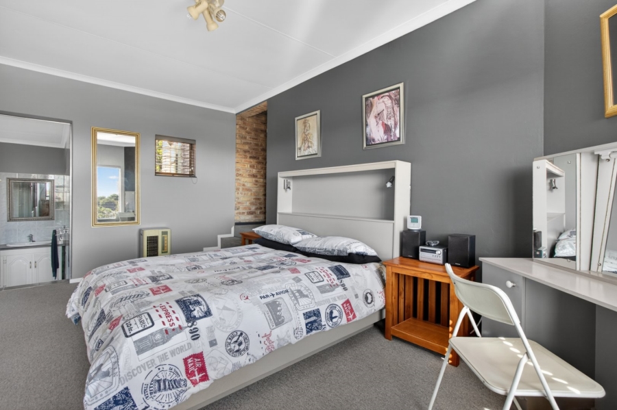 5 Bedroom Property for Sale in Roodekrans Gauteng