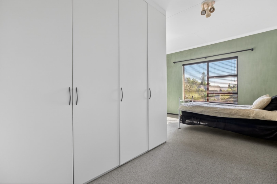 5 Bedroom Property for Sale in Roodekrans Gauteng