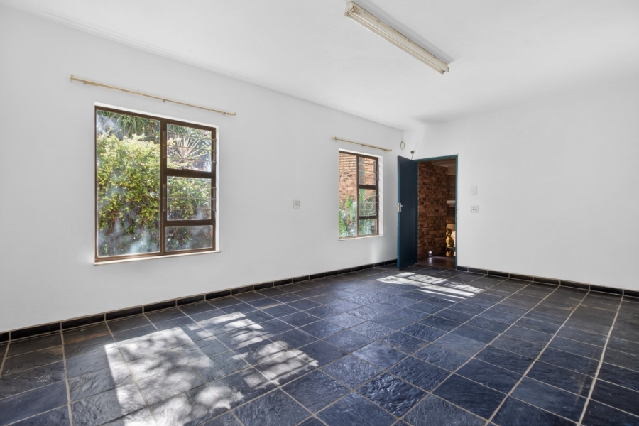 5 Bedroom Property for Sale in Roodekrans Gauteng