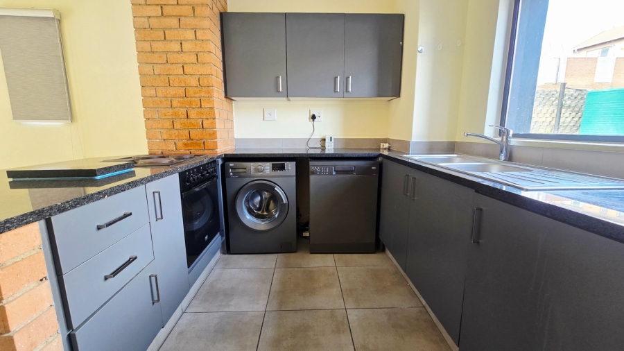 To Let 2 Bedroom Property for Rent in Vorna Valley Gauteng