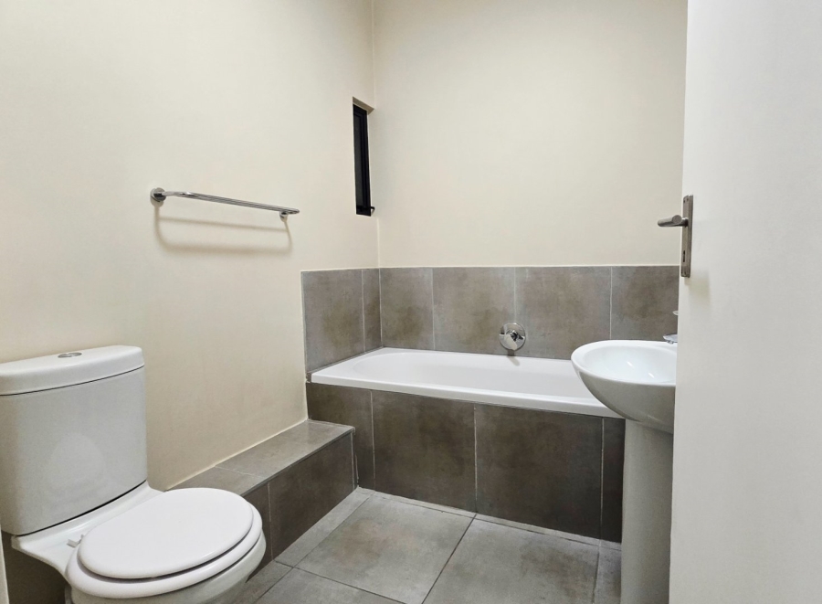To Let 2 Bedroom Property for Rent in Vorna Valley Gauteng
